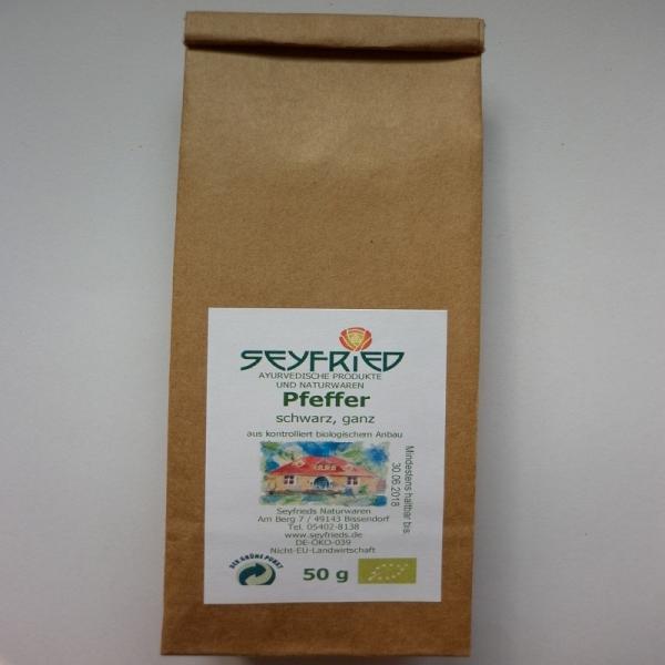Pfeffer schwarz ganz